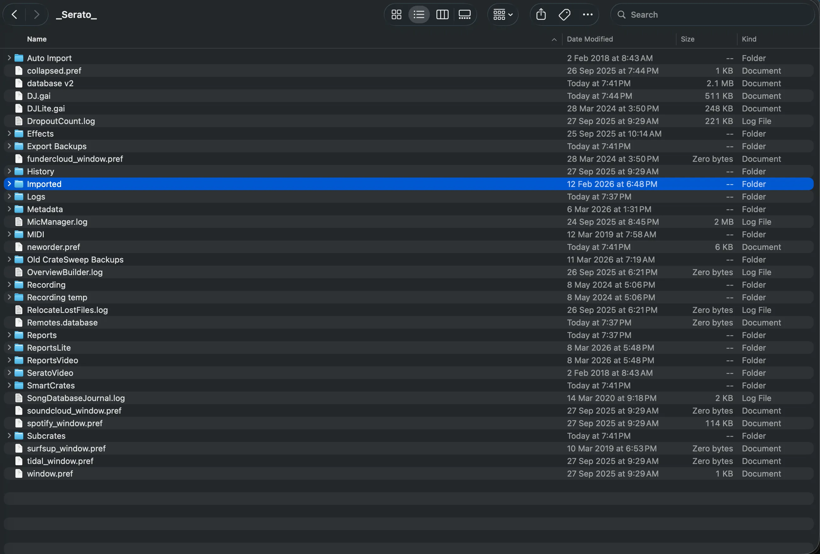 Inside a real Serato folder: the database V2 file alongside Subcrates, SmartCrates, History, and Serato's log files